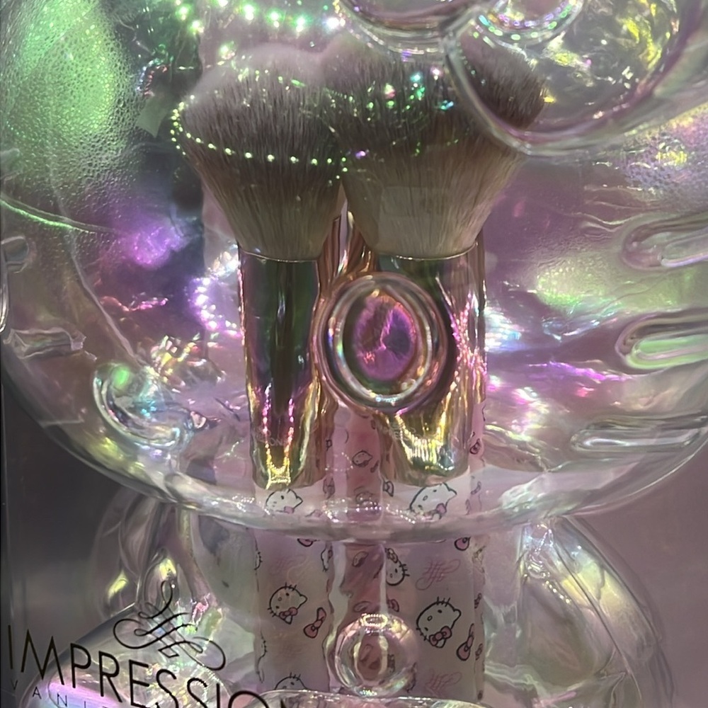 PRICE IS FIRM - Hello Kitty Iridescent The Supercute Signature Brush Gift Set - Picture 2 of 6